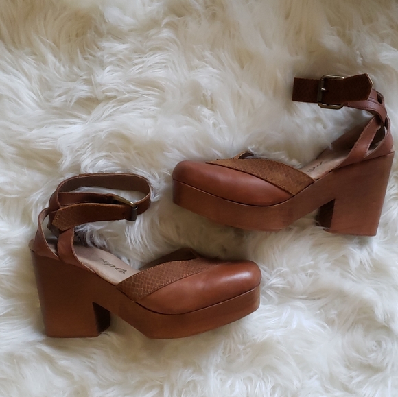Great Condition clogs as seen on BIG LITTLE LIES